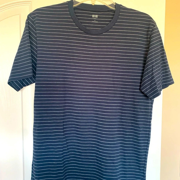 Mens size small Uniqlo navy with white pinstripes brand new T-shirt - Picture 1 of 3